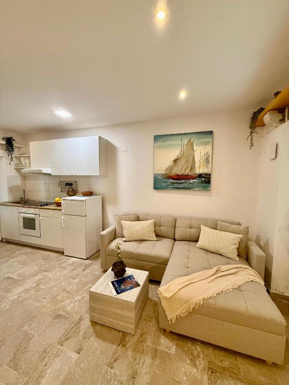 One-Bedroom Apartment 8